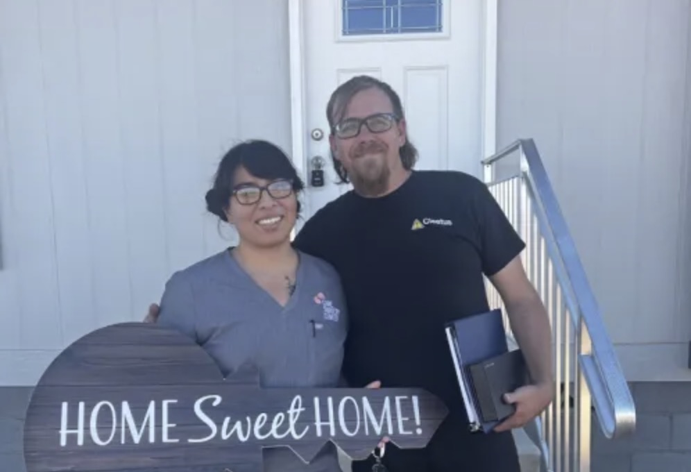 picture of Jeffrey R. in front of a house